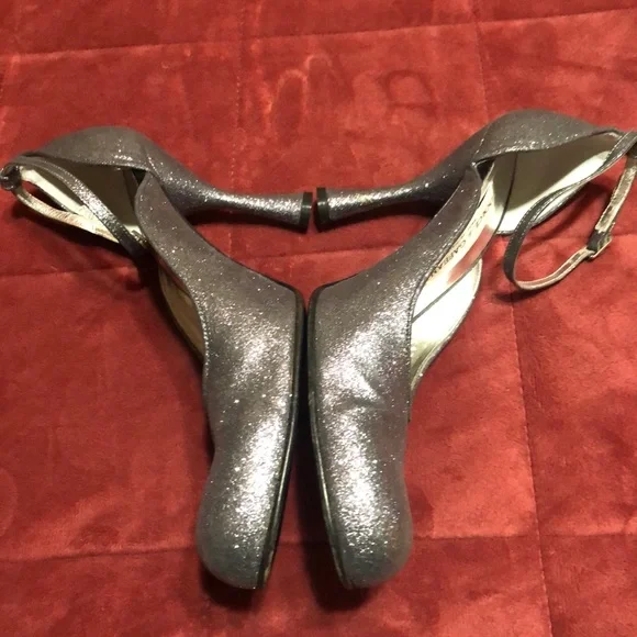 Dolce & Gabbana Silver Glitter round toe pumps! - Picture 16 of 17
